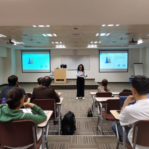 Microsoft ventures at DMU Dubai!  Students at DMU Dubai had the privilege of diving deep into the generative world of AI with Nermeen AlAhmadieh (Data & AI Senior Solution Sales Specialist, M
